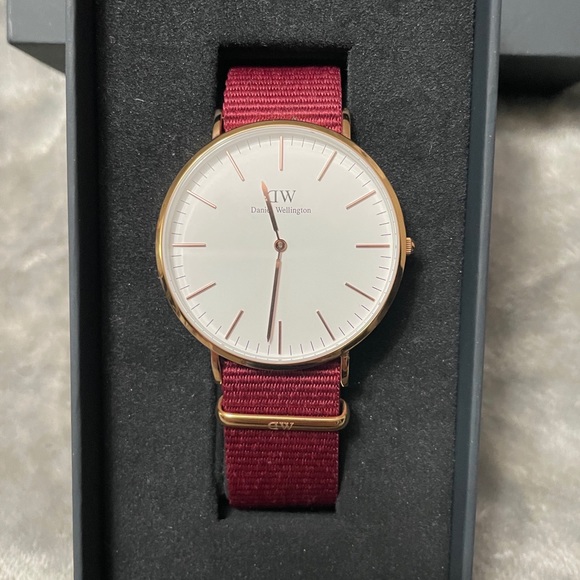 DANIEL WELLINGTON WATCH - Picture 2 of 5